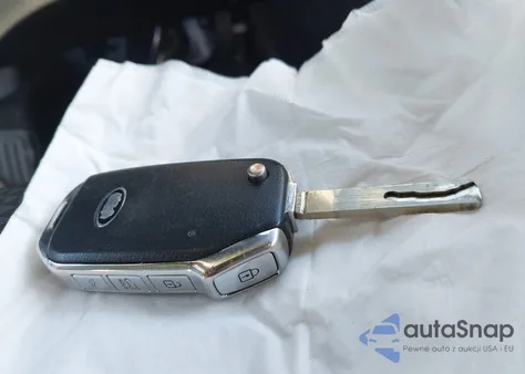 2020 Kia Soul Lx z USA, uszkodzony, nr VIN KNDJ23AU9L7115922